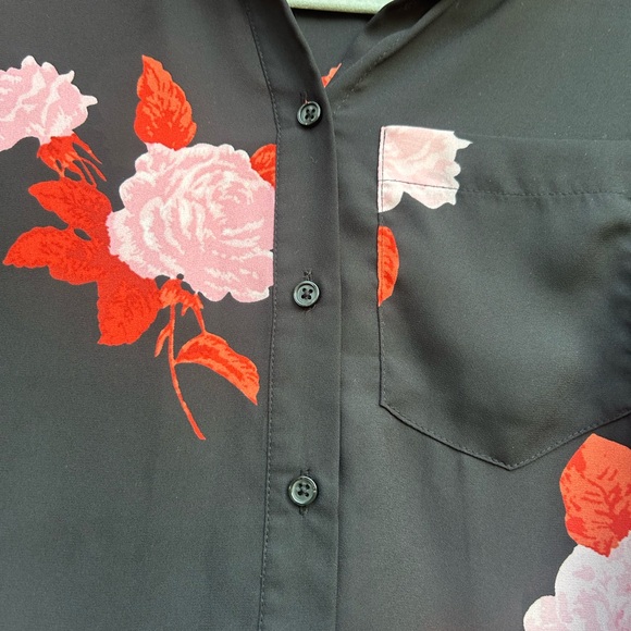 Who What Wear Black floral top size small - Picture 3 of 6